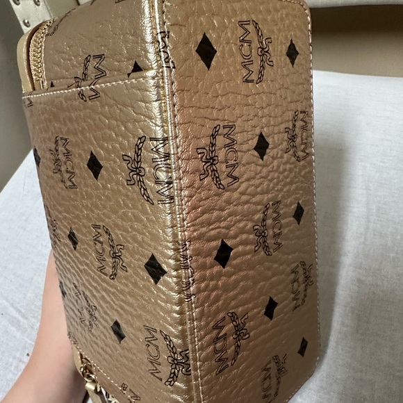 MCM Rockstar Vanity Case in Visetos - Picture 8 of 8